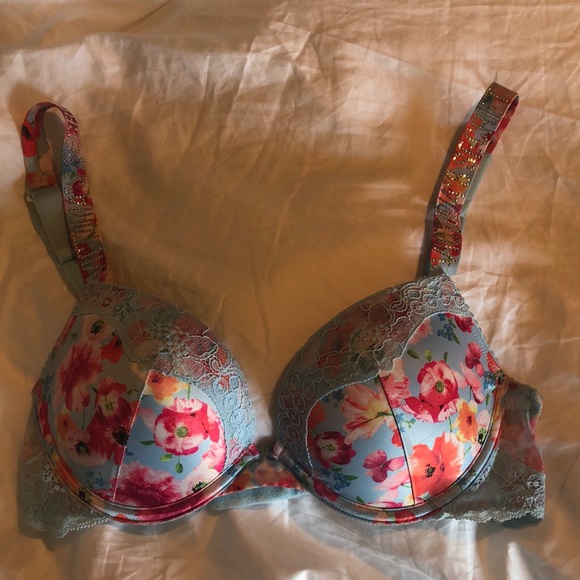 COPY - 🩵Victoria’s Secret Bra!🩵 - Picture 2 of 9